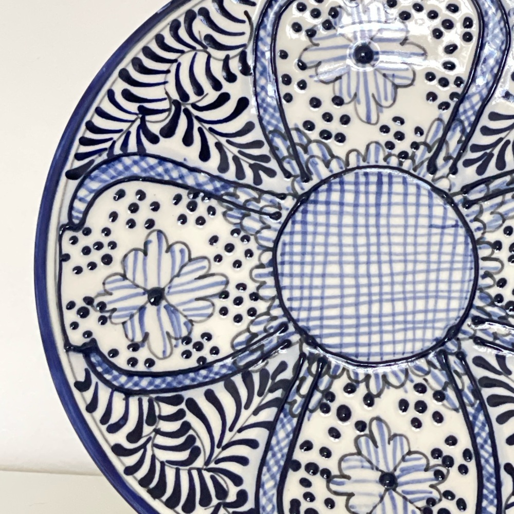 Hand-Painted Mexican Talavera-Style Plate - Blue & White - 10” - Picture 4 of 9